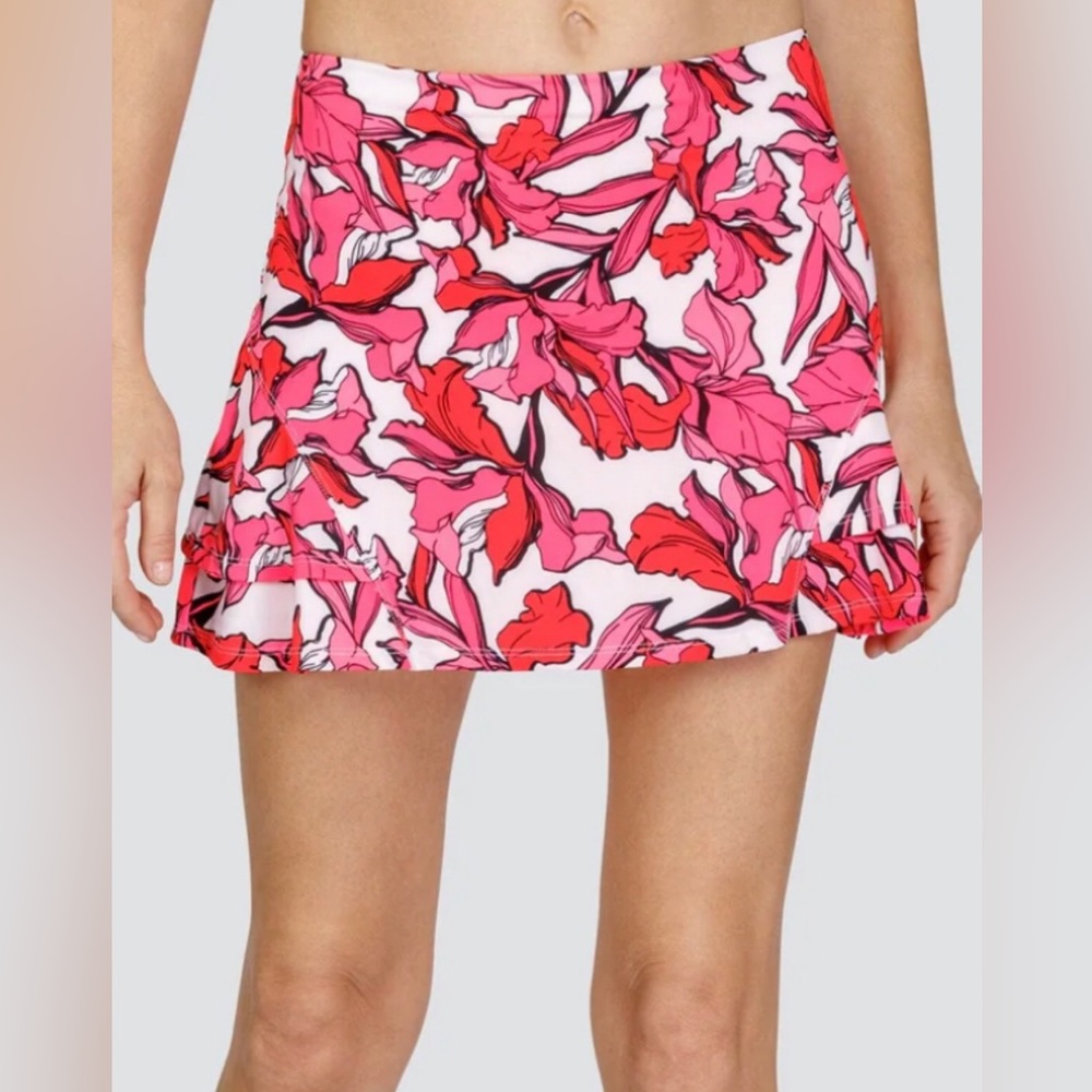 NWT. Luxury activewear brand Tail ‘Hanna’ skort w/ comfy short & UPF 50+